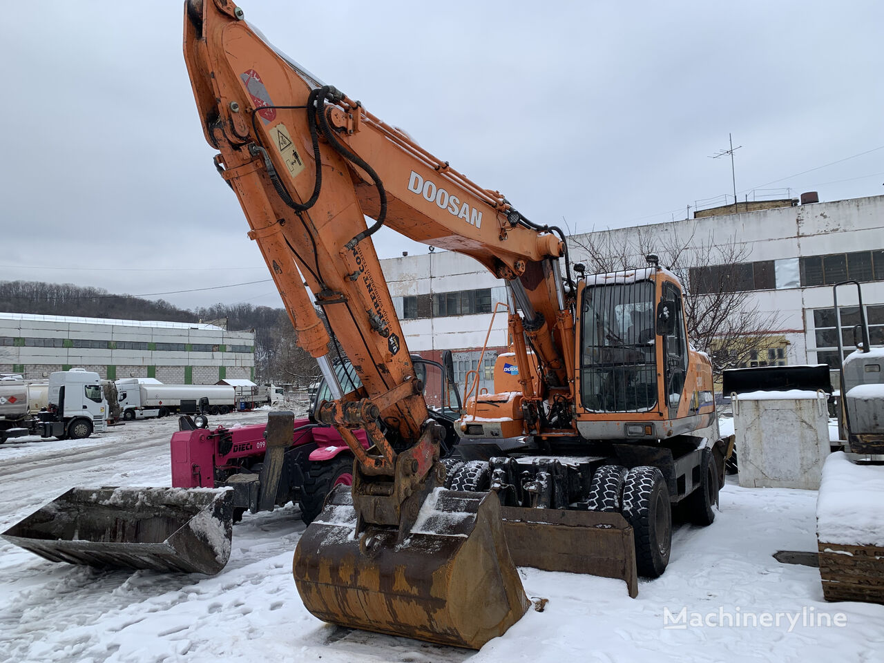 колесный экскаватор Doosan SOLAR 210W-V